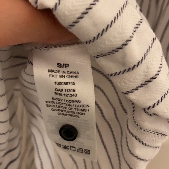 🧁Off the shoulder pin striped black and white button up shirt - Picture 5 of 7